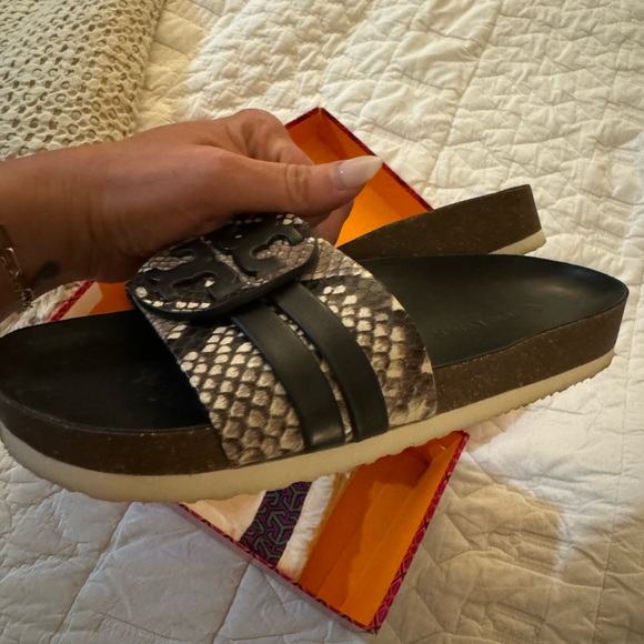 TORY BURCH SLIDES LIKE NEW - Picture 4 of 6